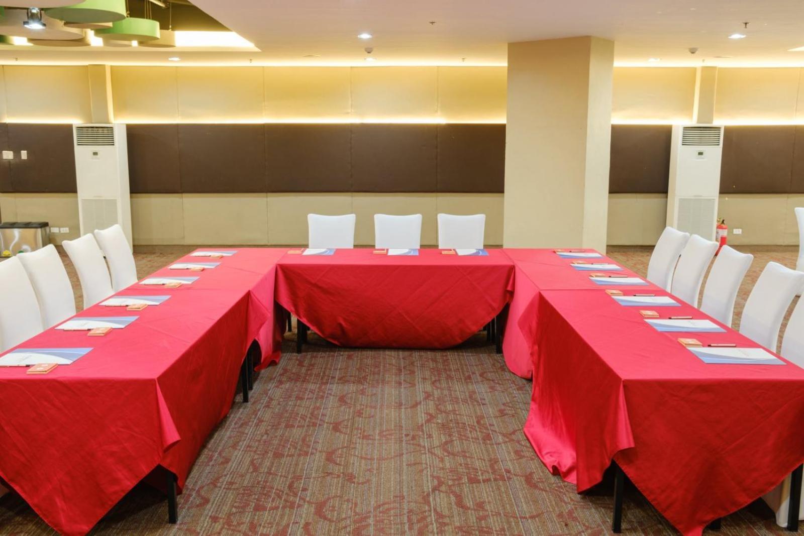 Go Hotels Lanang - Davao City Exterior foto